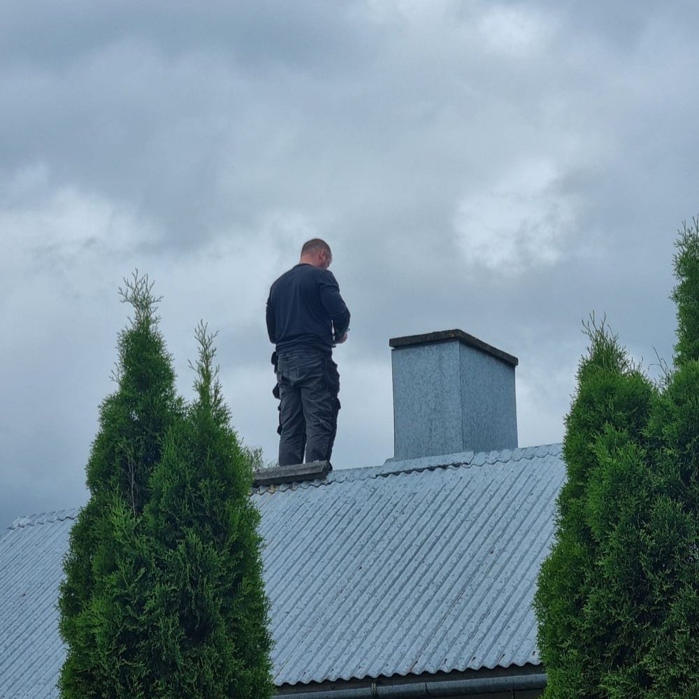 työntekijä katolla
